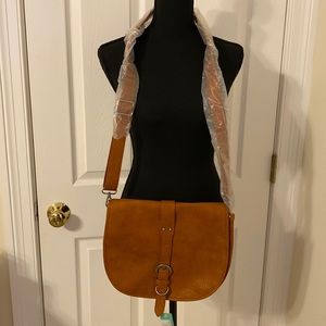 NWT lines pelle brown leather saddle crossbody.